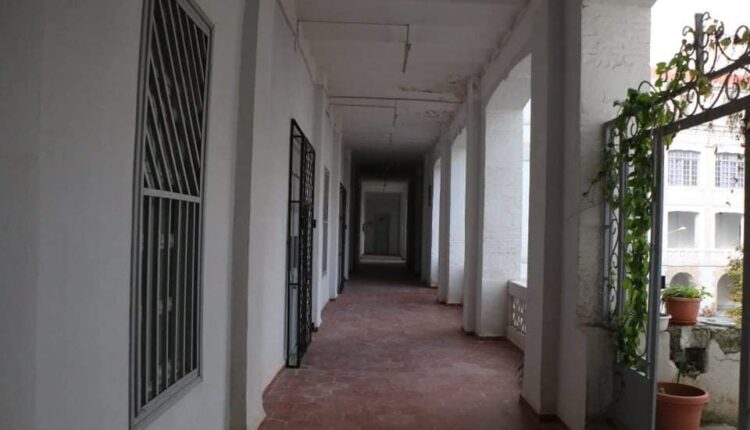 والي قسنطينة يتفقد ثانوية رضا حوحو