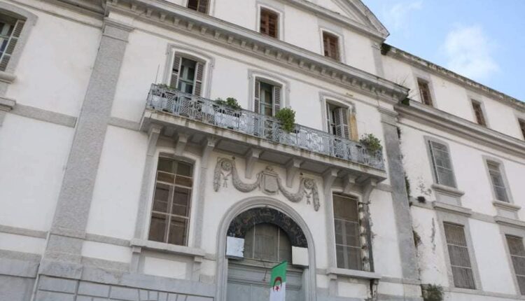 والي قسنطينة يتفقد ثانوية رضا حوحو