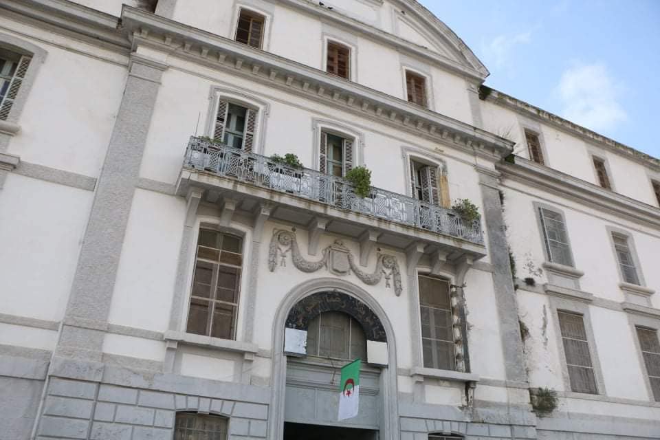 والي قسنطينة يتفقد ثانوية رضا حوحو