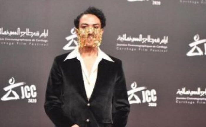ممثل تونسي يثير الجدل بارتدائه "برقع"