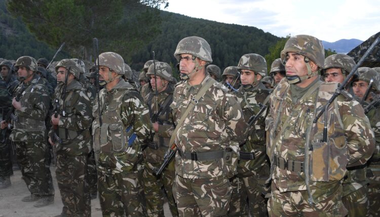 الفريق سنقريحة يزور الوحدات العسكرية في مسلمون