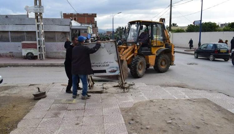 الطارف : امن دائرة الذرعان يباشر حملة تطهير شملت مختلف أحياء وشوارع مع ازالة مختلف العوائق
