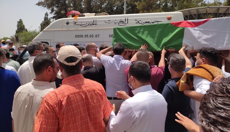 جثمان الإعلامي الراحل “بخليلي “يوارى الثرى بمقبرة قاريدي بالجزائر العاصمة