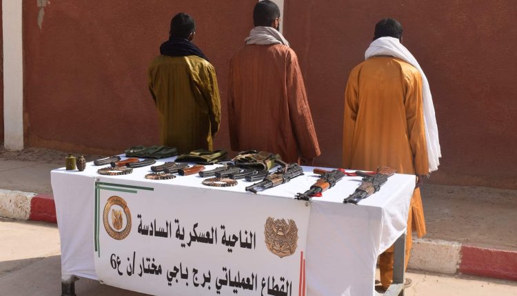 دفــاع : أربعة إرهابيين يسلمون أنفسهم