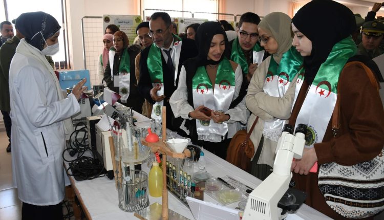 إختتام الأيام الإعلامية حول المدرسة العليا للإدارة العسكرية بوهران