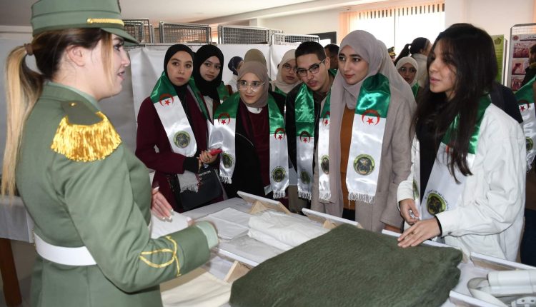 إختتام الأيام الإعلامية حول المدرسة العليا للإدارة العسكرية بوهران