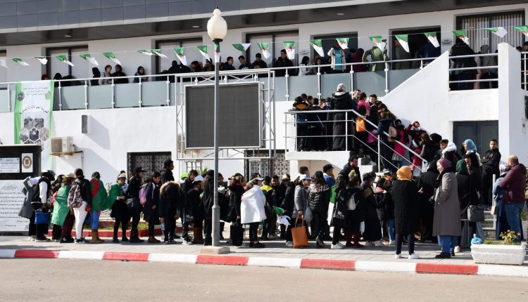 إختتام الأيام الإعلامية حول المدرسة العليا للإدارة العسكرية بوهران