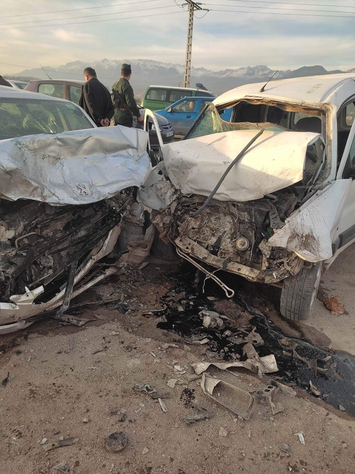 البويرة : 09 مصابين في حادث مرور خطير